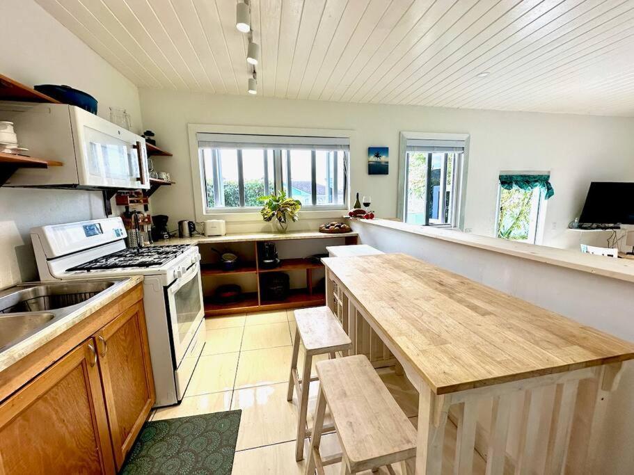 Appartement Spacious Light Filled Studio, Modern Renovation Nassau