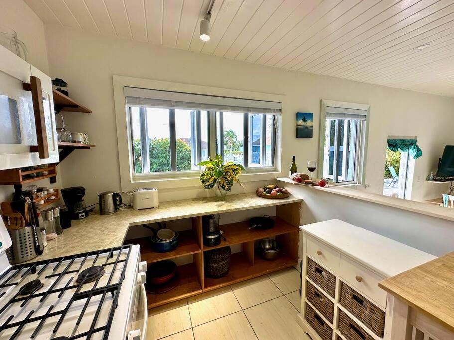 Appartement Spacious Light Filled Studio, Modern Renovation