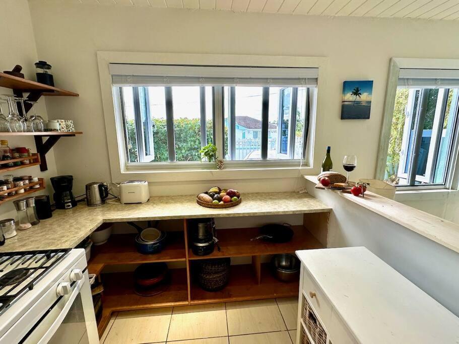 Appartement Spacious Light Filled Studio, Modern Renovation