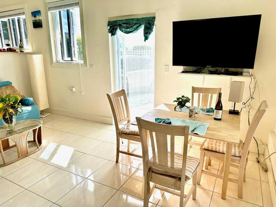Spacious Light Filled Studio, Modern Renovation Appartement *