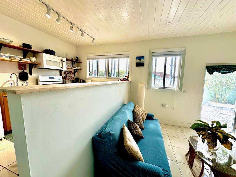 Appartement Spacious Light Filled Studio, Modern Renovation *